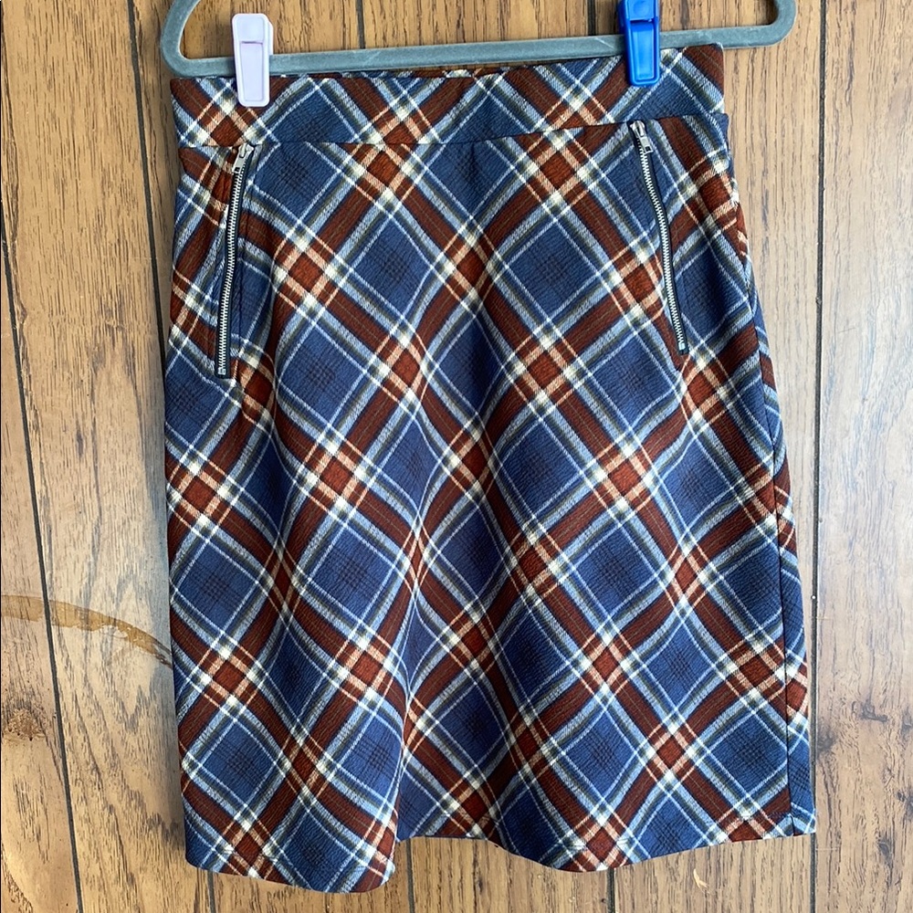 Le Lis A-Line Knee-Length Skirt in Blue and Orange